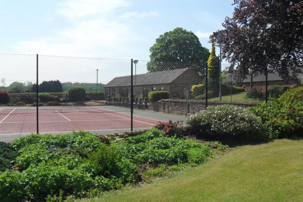 Вилла Courtside Barn, Lynn, Newport Ньюпорт Экстерьер фото
